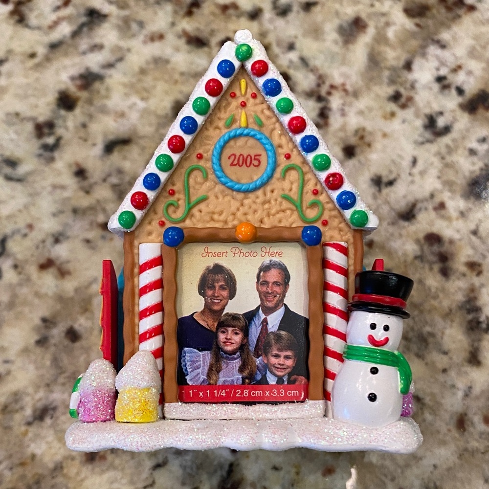 Carlton Cards 2005 Family Trinket Box Ornament